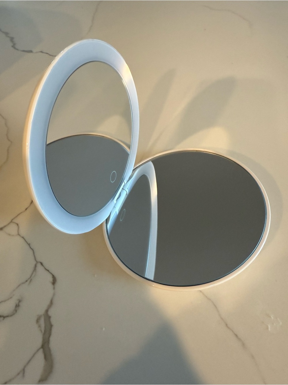LED Compact Magnified Mirror -LIKE NEW-